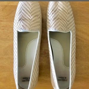 11M Wicker Woven Flats